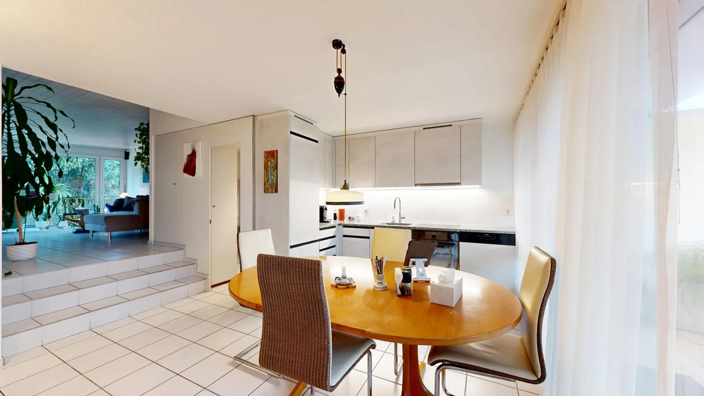 Charming Townhouse in Central Location - Photo 4 of 12