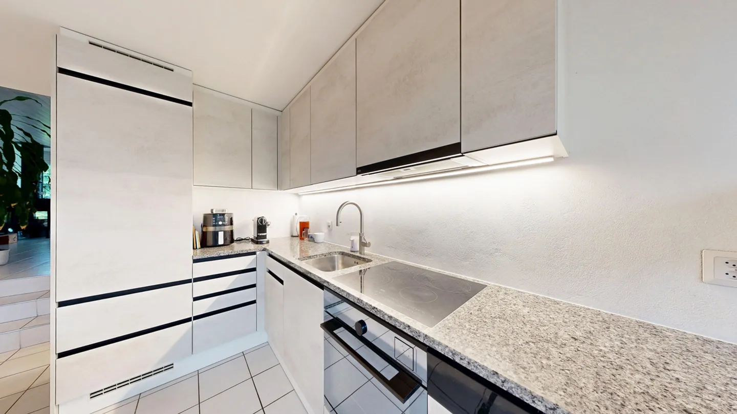 Charming Townhouse in Central Location - Photo 5 of 12