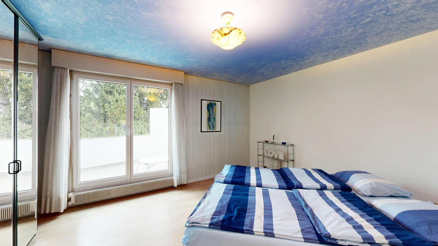 Charming Townhouse in Central Location - Photo 8 of 12