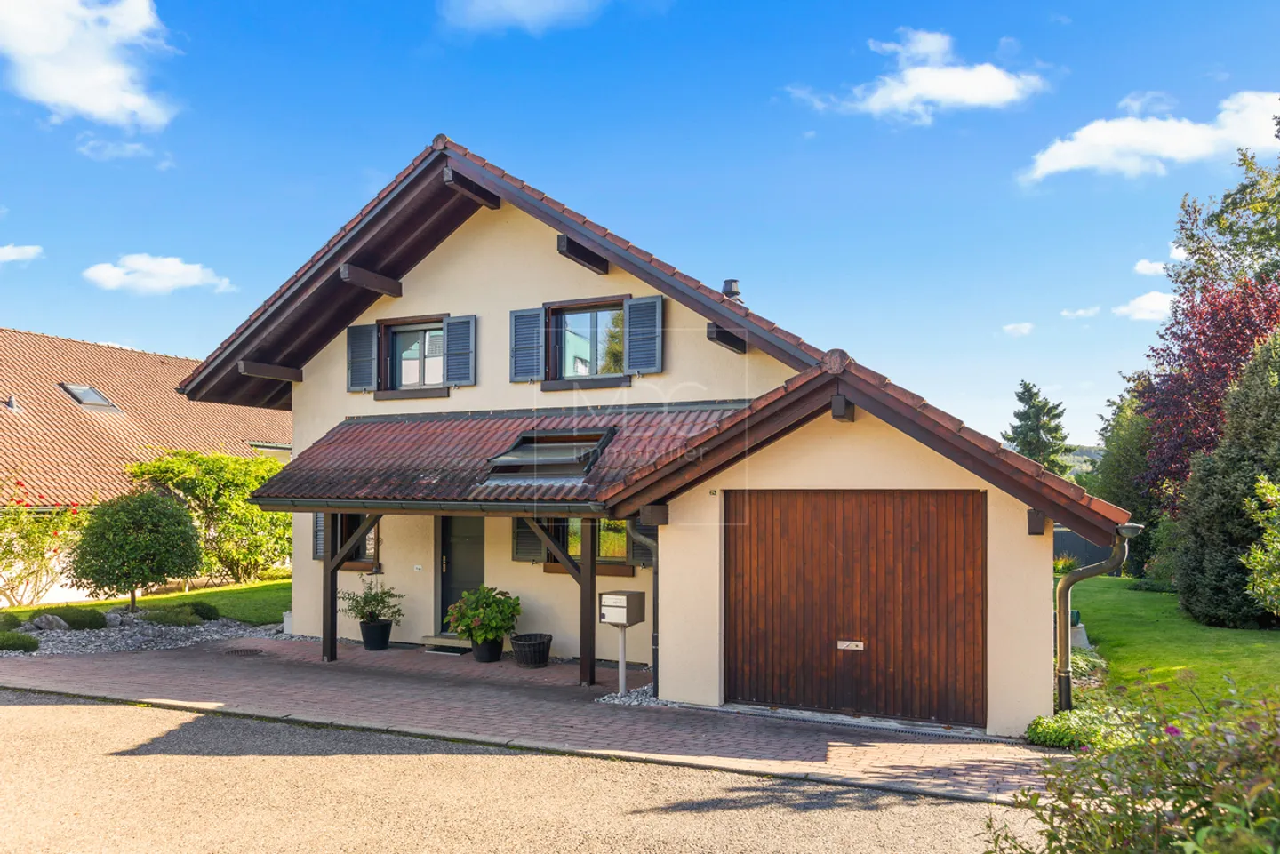 Bella villa individuale con un bellissimo giardino a Marly - Foto 14 di 17