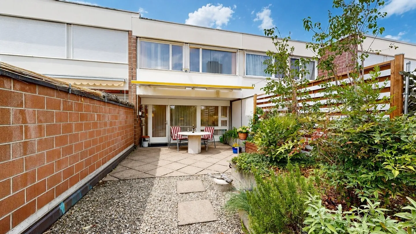Charming Townhouse in Central Location - Photo 12 of 12