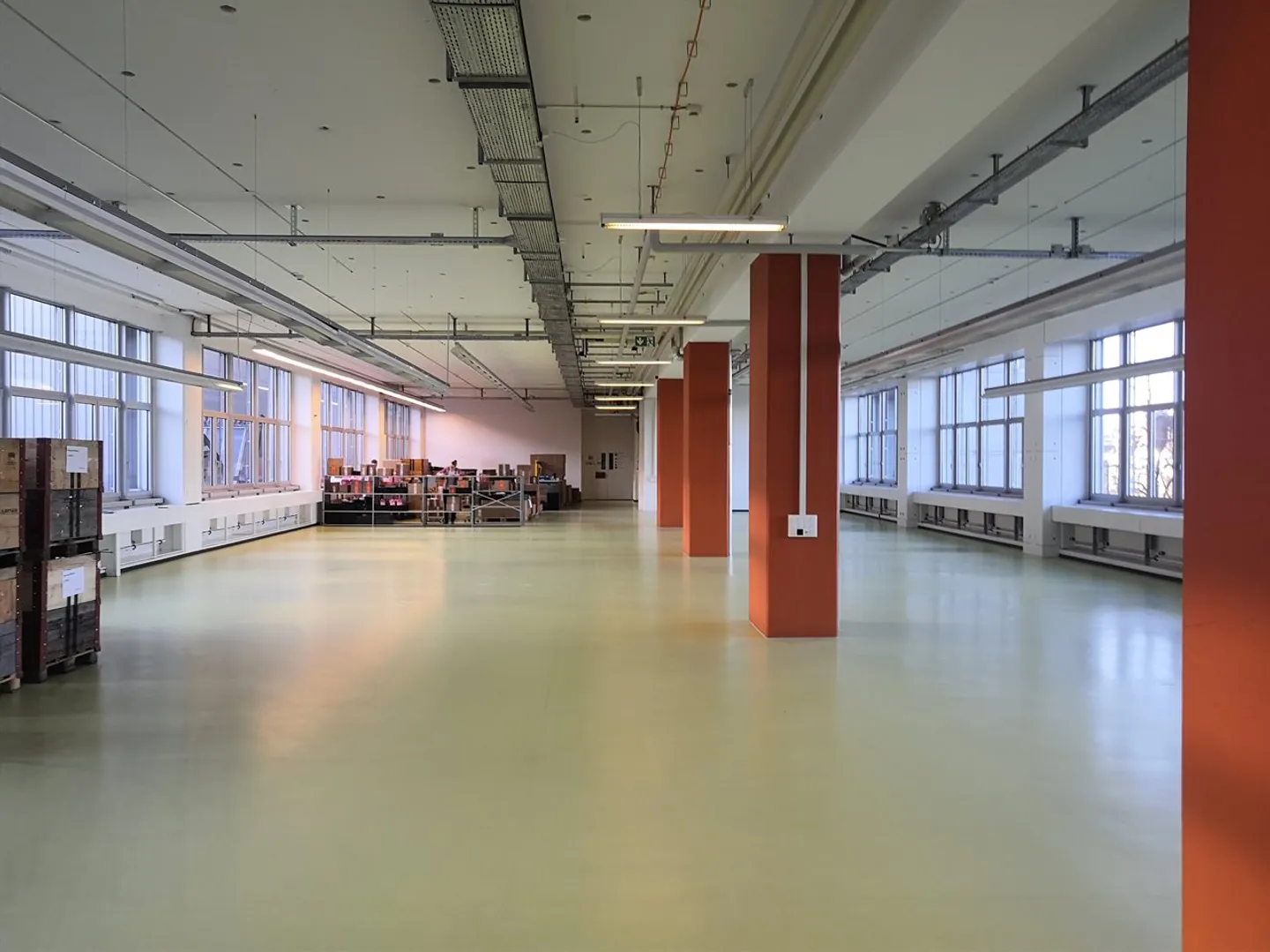 Spazi commerciali versatili e accessibili da 150 a 5.000 m2 - Foto 3 di 13