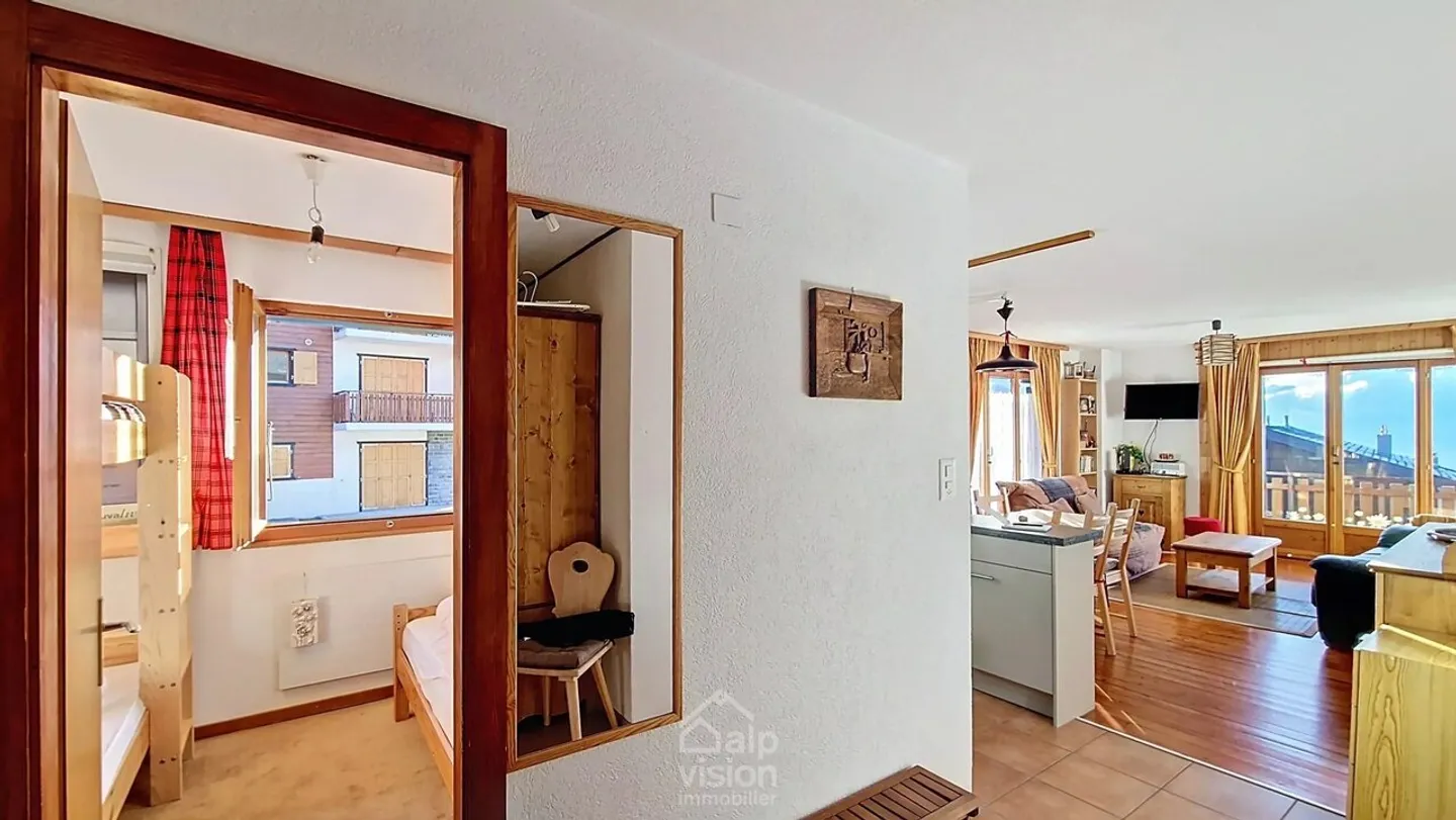 4.5 ROOM BRIGHT APARTMENT IN VEYSONNAZ | EXCLUSIVE PREVIEW - Photo 7 of 13