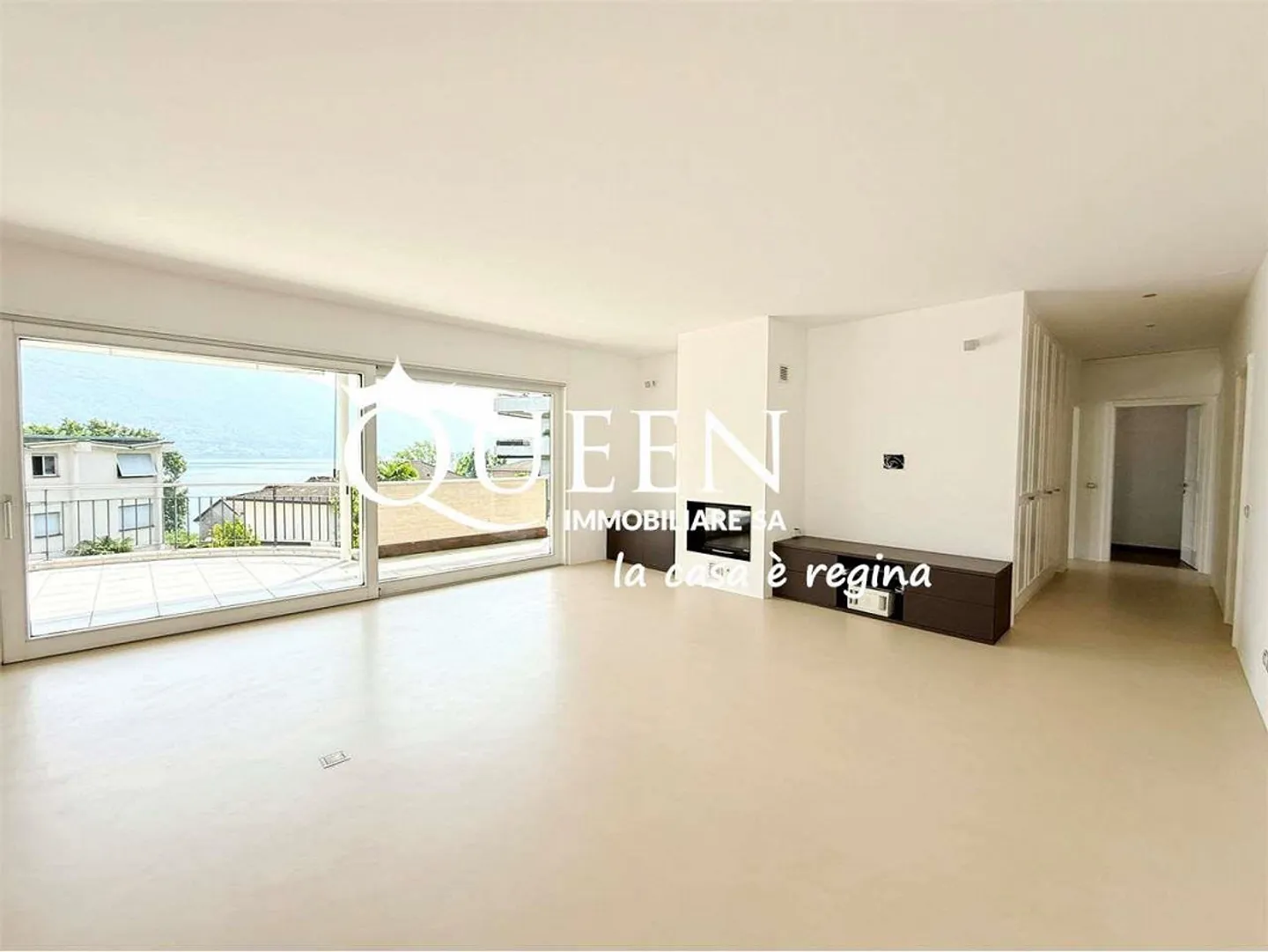 Minusio: penthouse 4.5 rooms, 150 sqm, terrace, jacuzzi, lake view and mountains - Photo 4 of 13