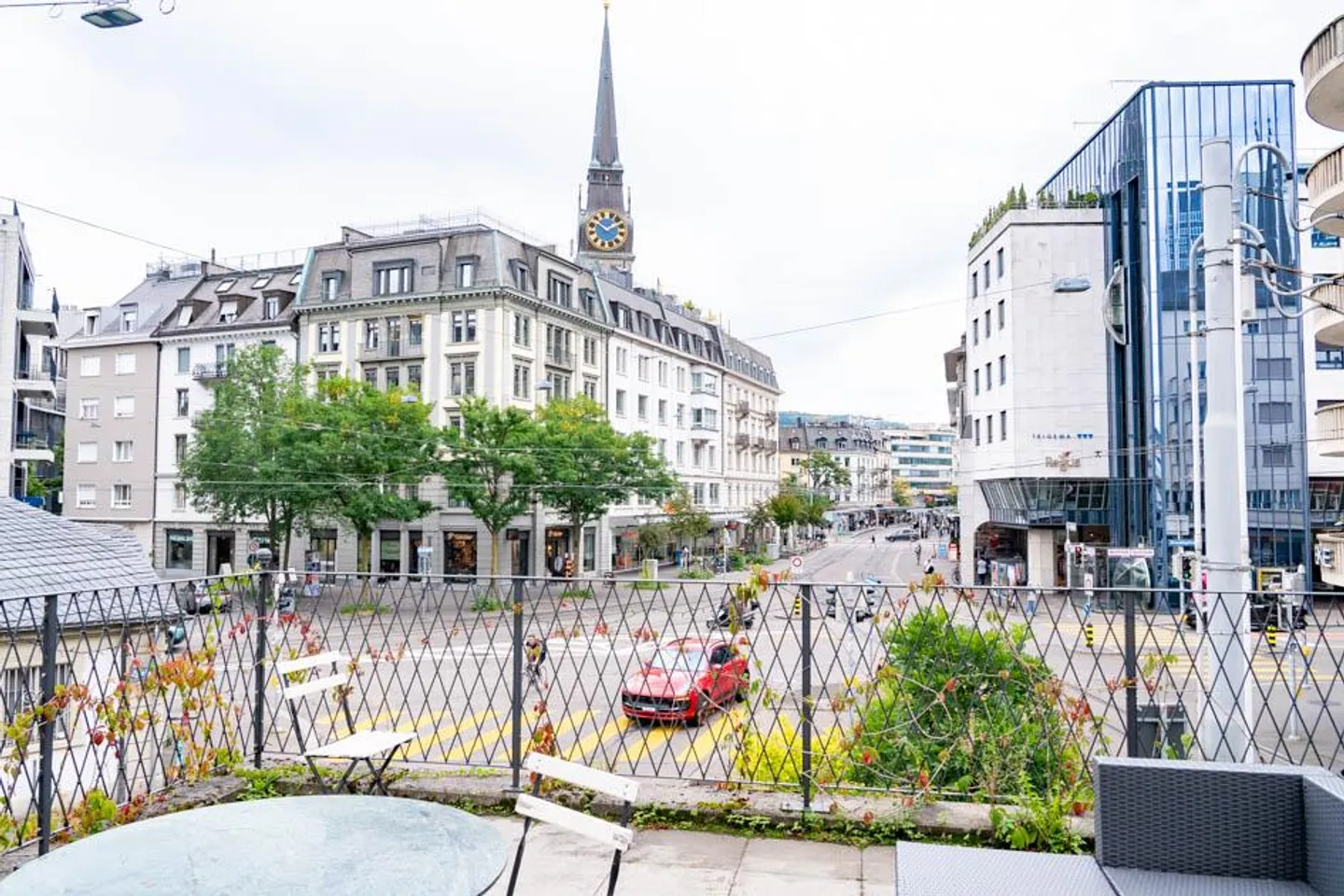 Maison résidentielle indépendante avec espace commercial en emplacement central - Photo 4 sur 10