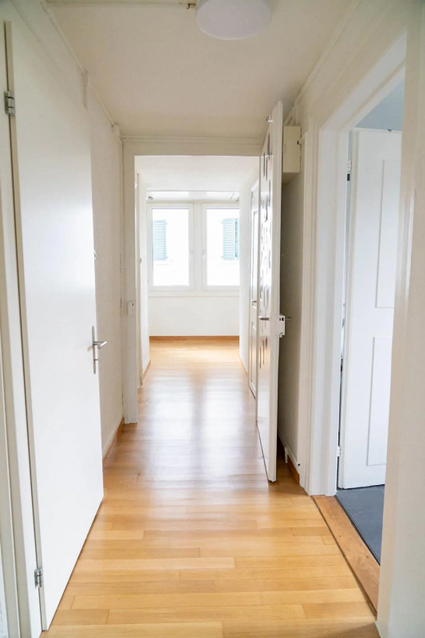 Maison résidentielle indépendante avec espace commercial en emplacement central - Photo 5 sur 10