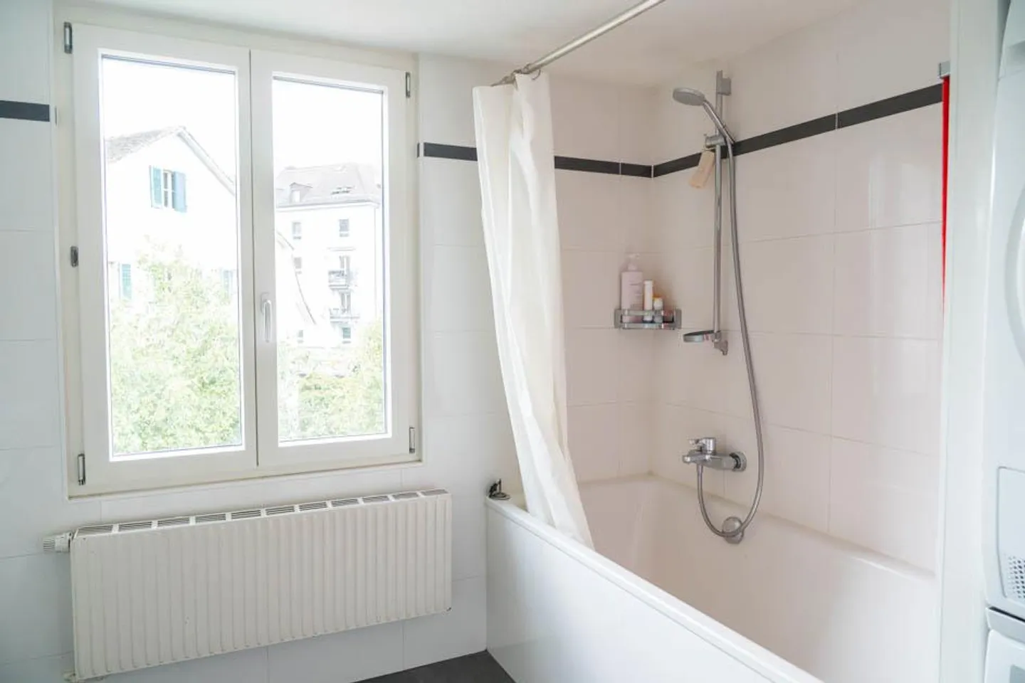 Maison résidentielle indépendante avec espace commercial en emplacement central - Photo 10 sur 10
