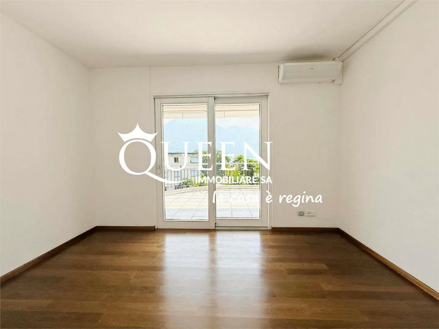 Minusio: penthouse 4.5 rooms, 150 sqm, terrace, jacuzzi, lake view and mountains - Photo 11 of 13