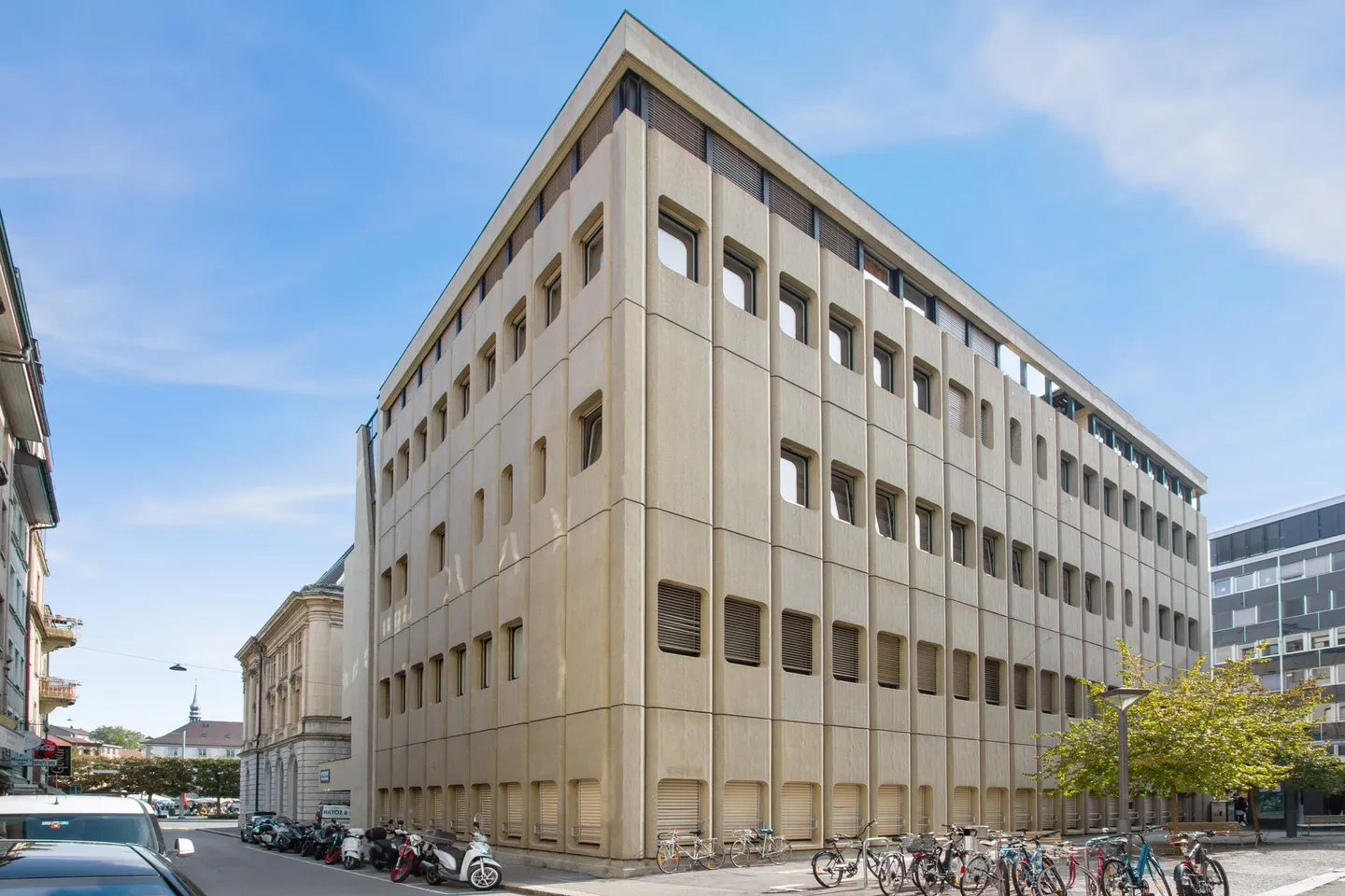 Spazi commerciali e amministrativi nel centro città - Foto 2 di 8