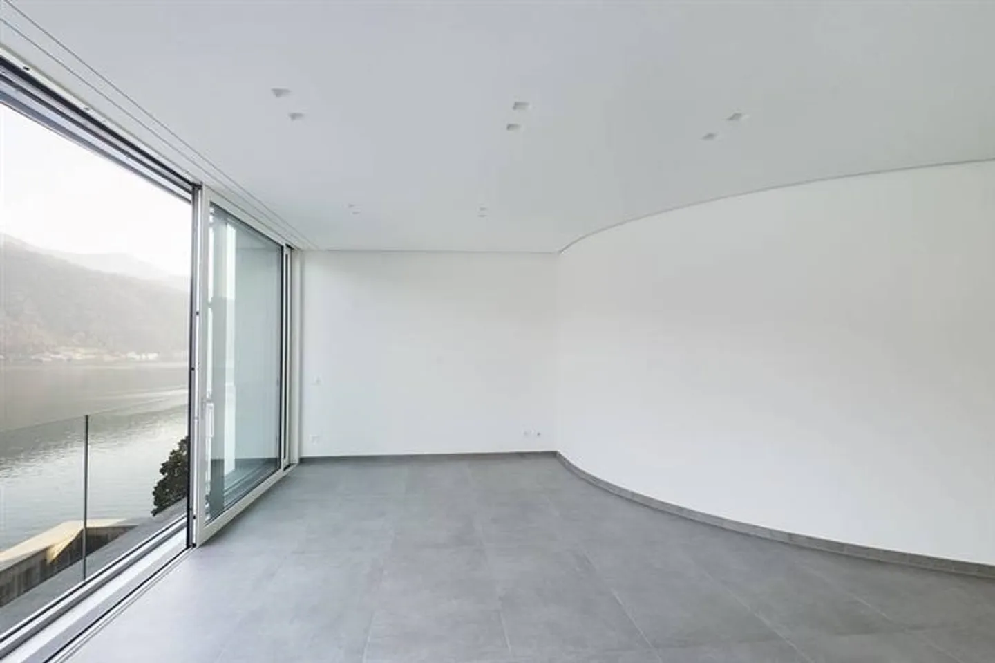 Appartamento moderno con giardino a Collina d'Oro - Foto 1 di 1