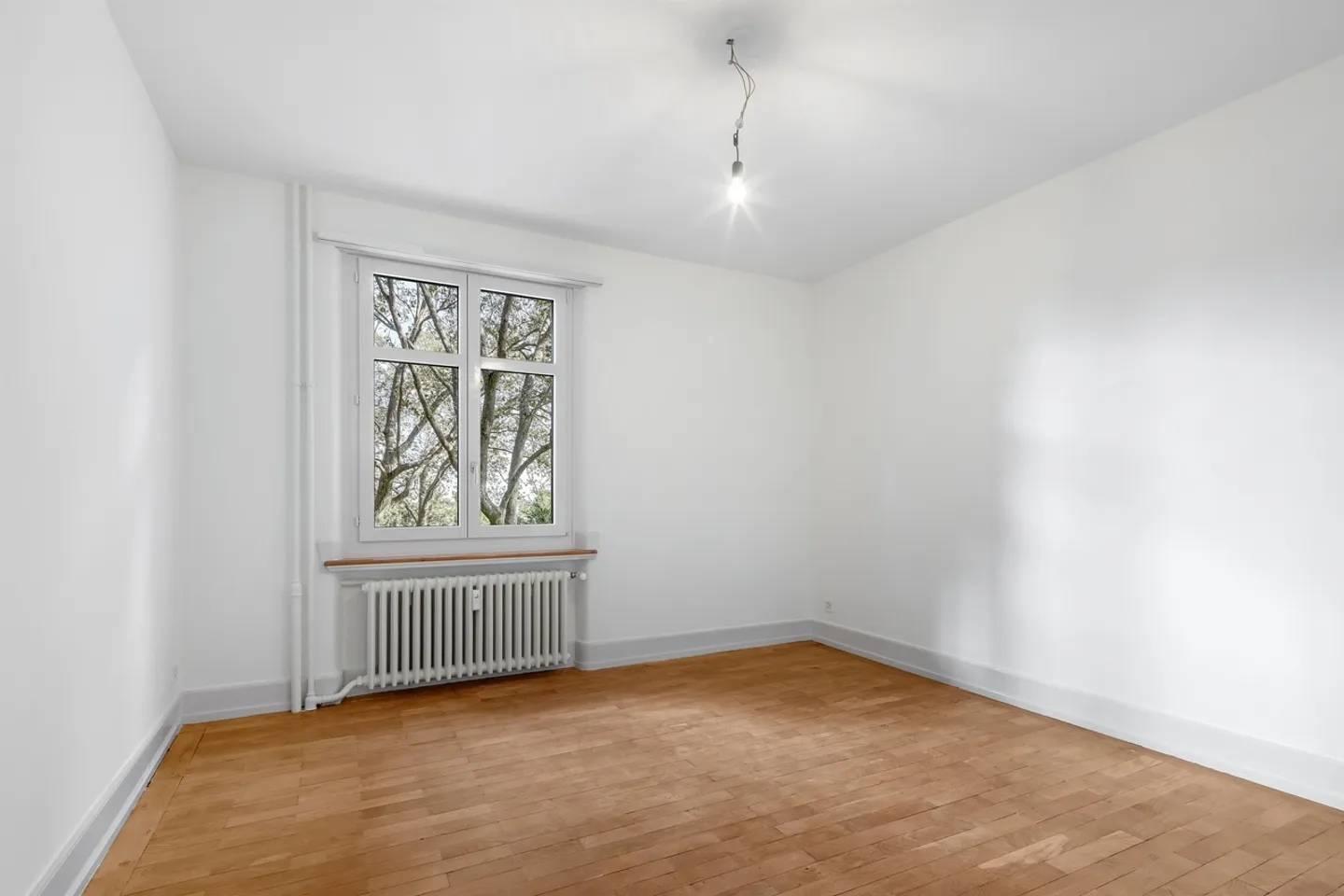 Charming 4-Room Apartment - Photo 3 of 6