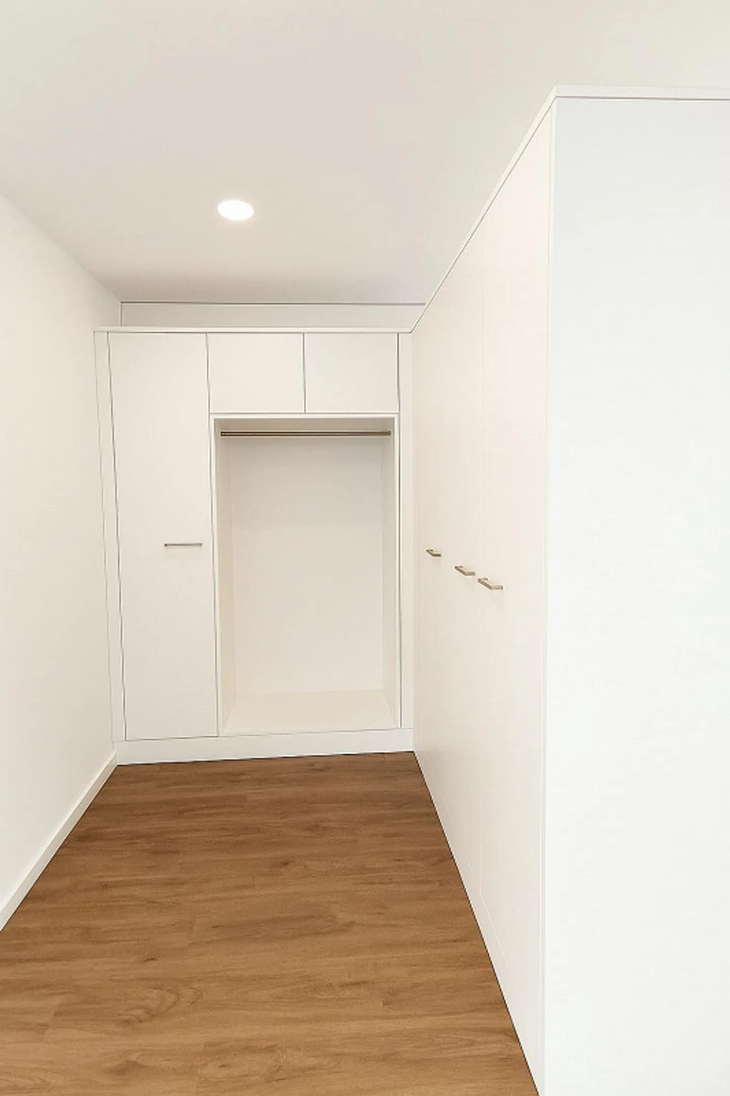 Exclusive apartment seeks first tenant! - Photo 3 of 3