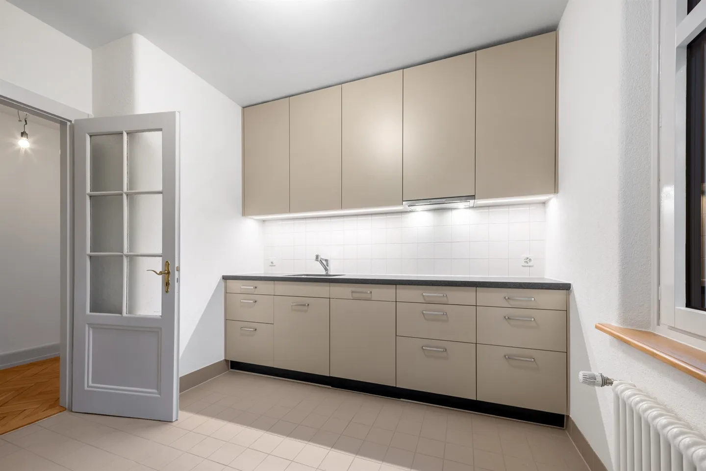 Charming 4-Room Apartment - Photo 4 of 6