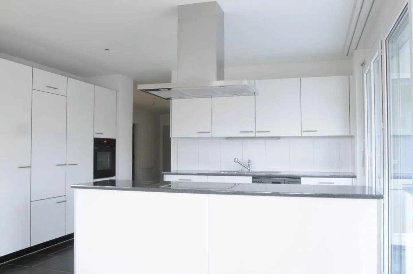 RESERVED! Bright and spacious 5.5-room garden apartment in a quiet... - Photo 3 of 15