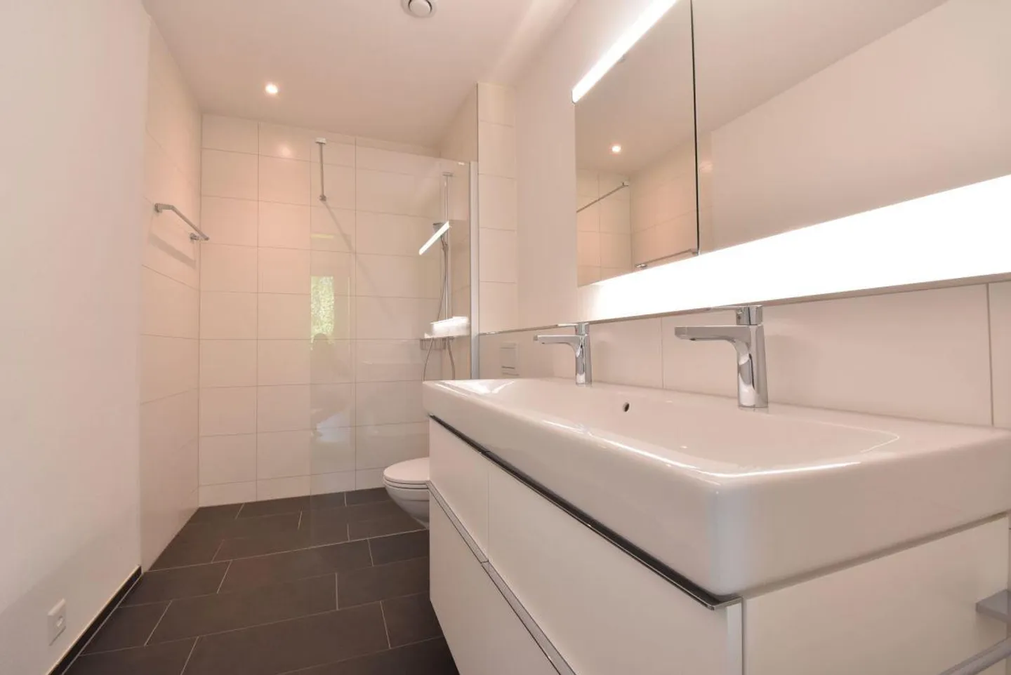 Jewelry with a View of the Green and Alpstein Massif - Photo 9 of 13