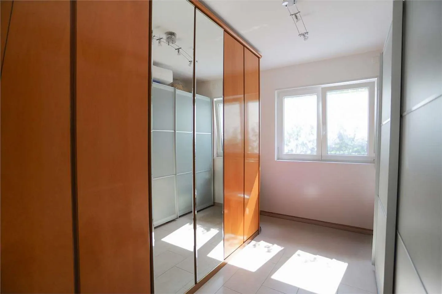 Appartamento di 4.5 locali con terrazza e giardino - Foto 7 di 13