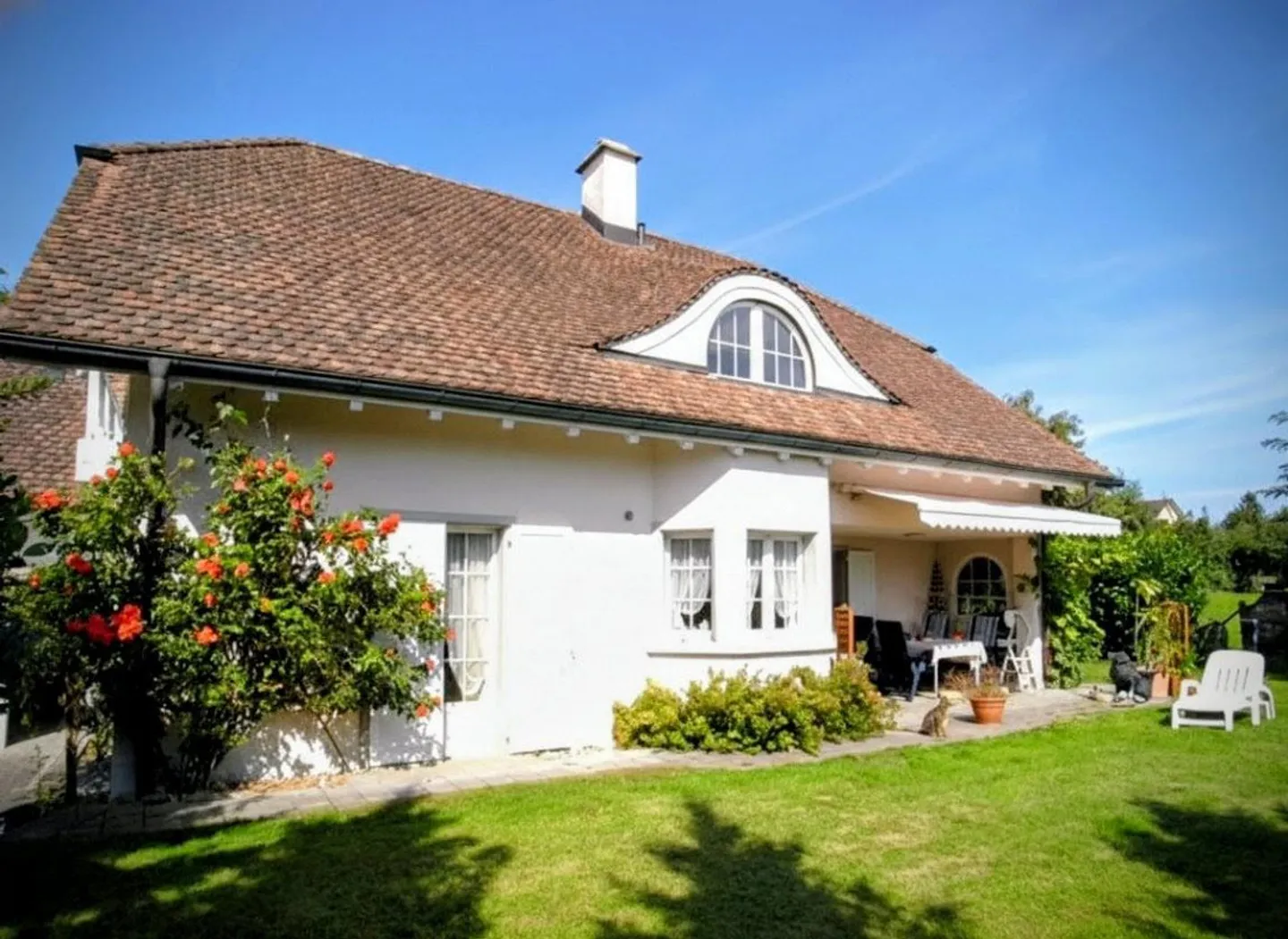 Grosszügiges Einfamilienhaus in ruhigem Wohnquartier - Foto 1 von 11