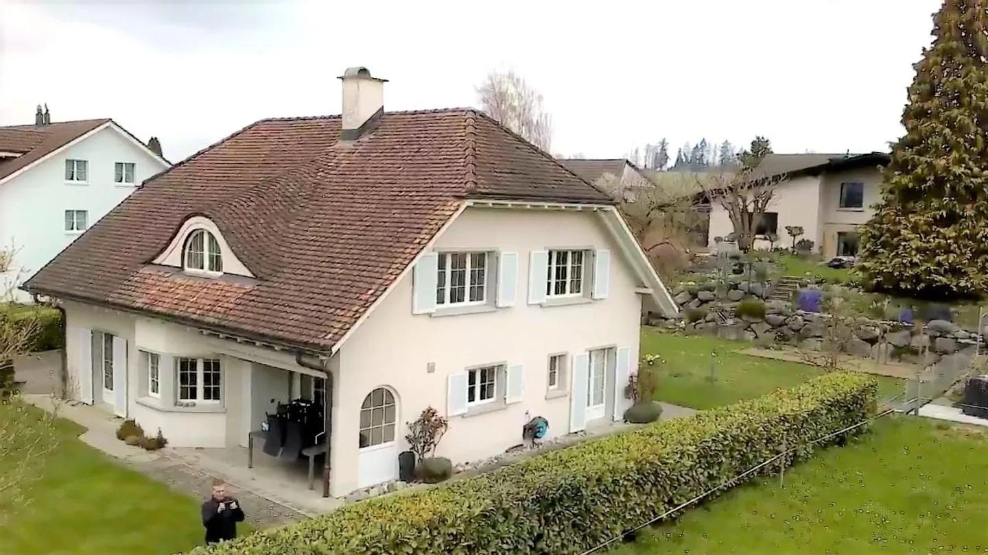 Grosszügiges Einfamilienhaus in ruhigem Wohnquartier - Foto 3 von 11