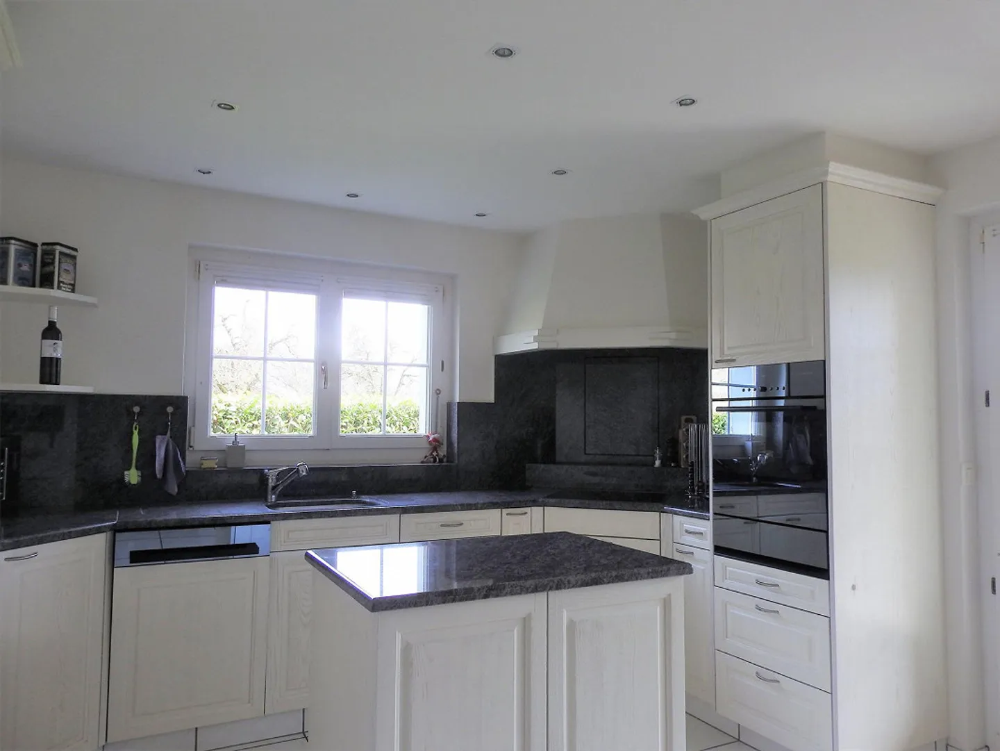 Grosszügiges Einfamilienhaus in ruhigem Wohnquartier - Foto 6 von 11