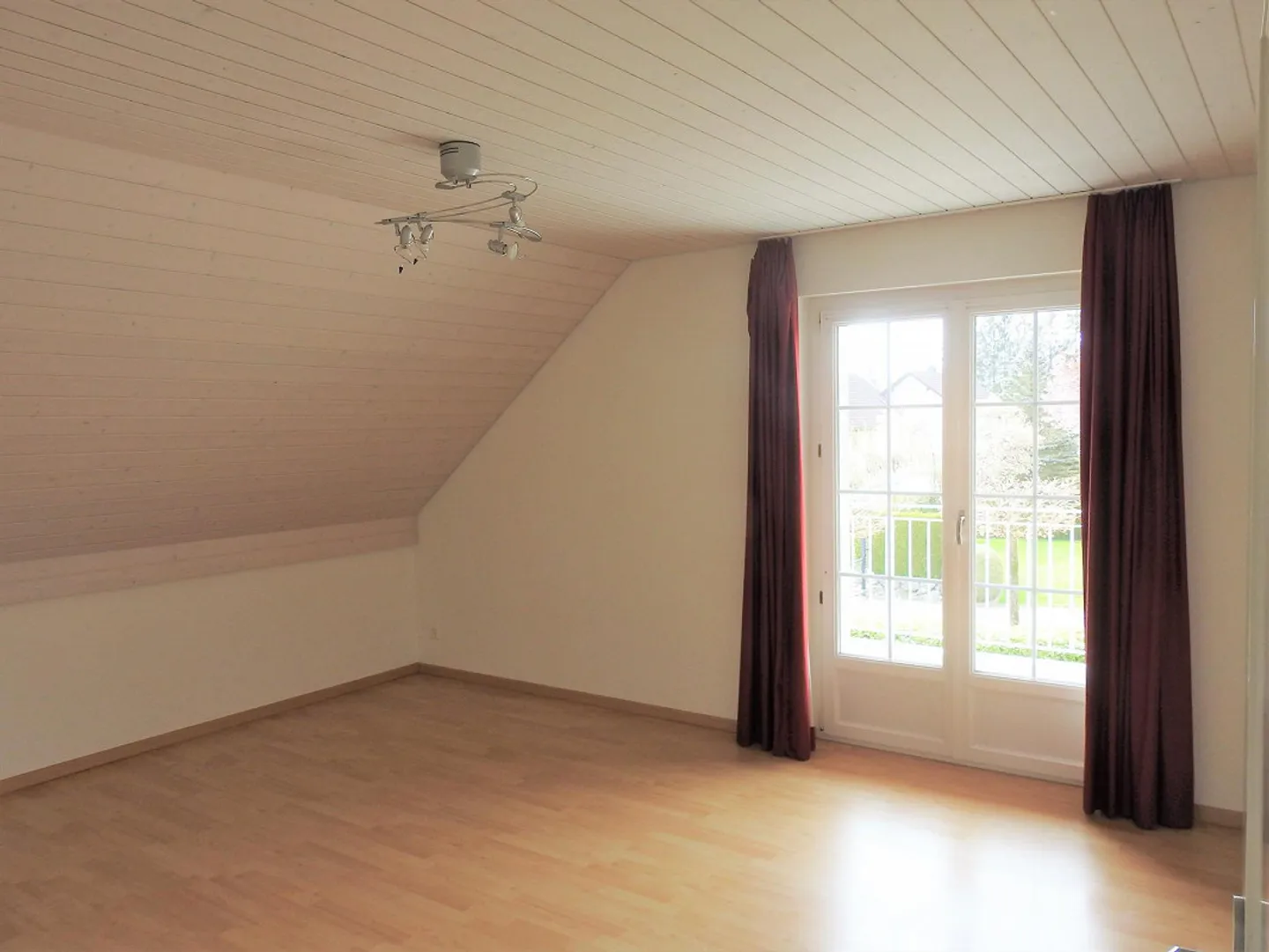 Grosszügiges Einfamilienhaus in ruhigem Wohnquartier - Foto 7 von 11