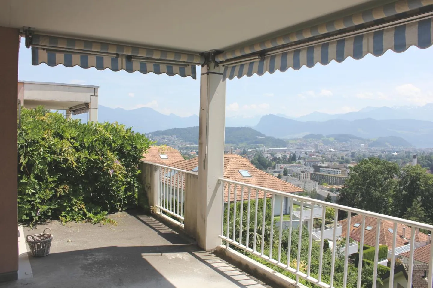 Neu sanierte 4.5-Zimmer-Wohnung mit Panoramasicht - Foto 2 von 22