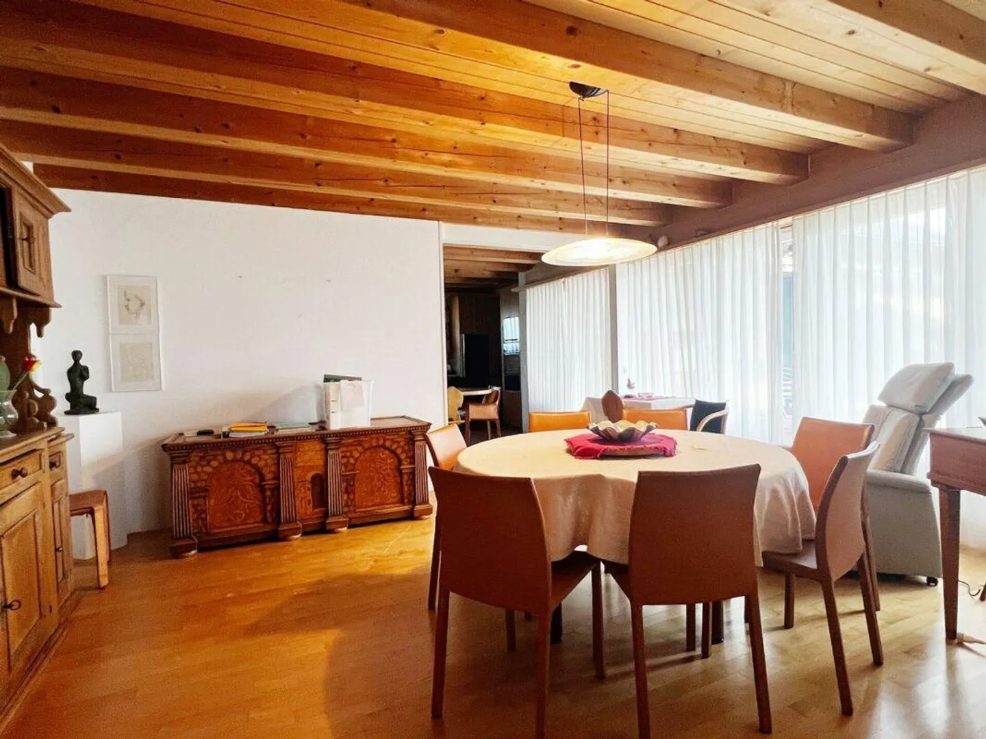 Attraente casa unifamiliare di 8 stanze con appartamento e preziosa riserva di terreno edificabile - Foto 12 di 28
