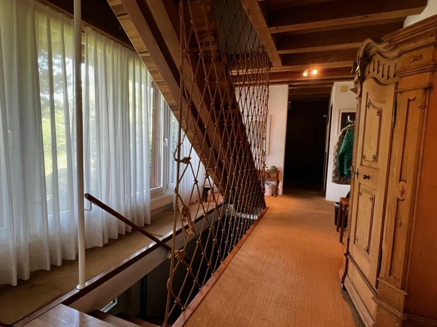 Attraente casa unifamiliare di 8 stanze con appartamento e preziosa riserva di terreno edificabile - Foto 16 di 28