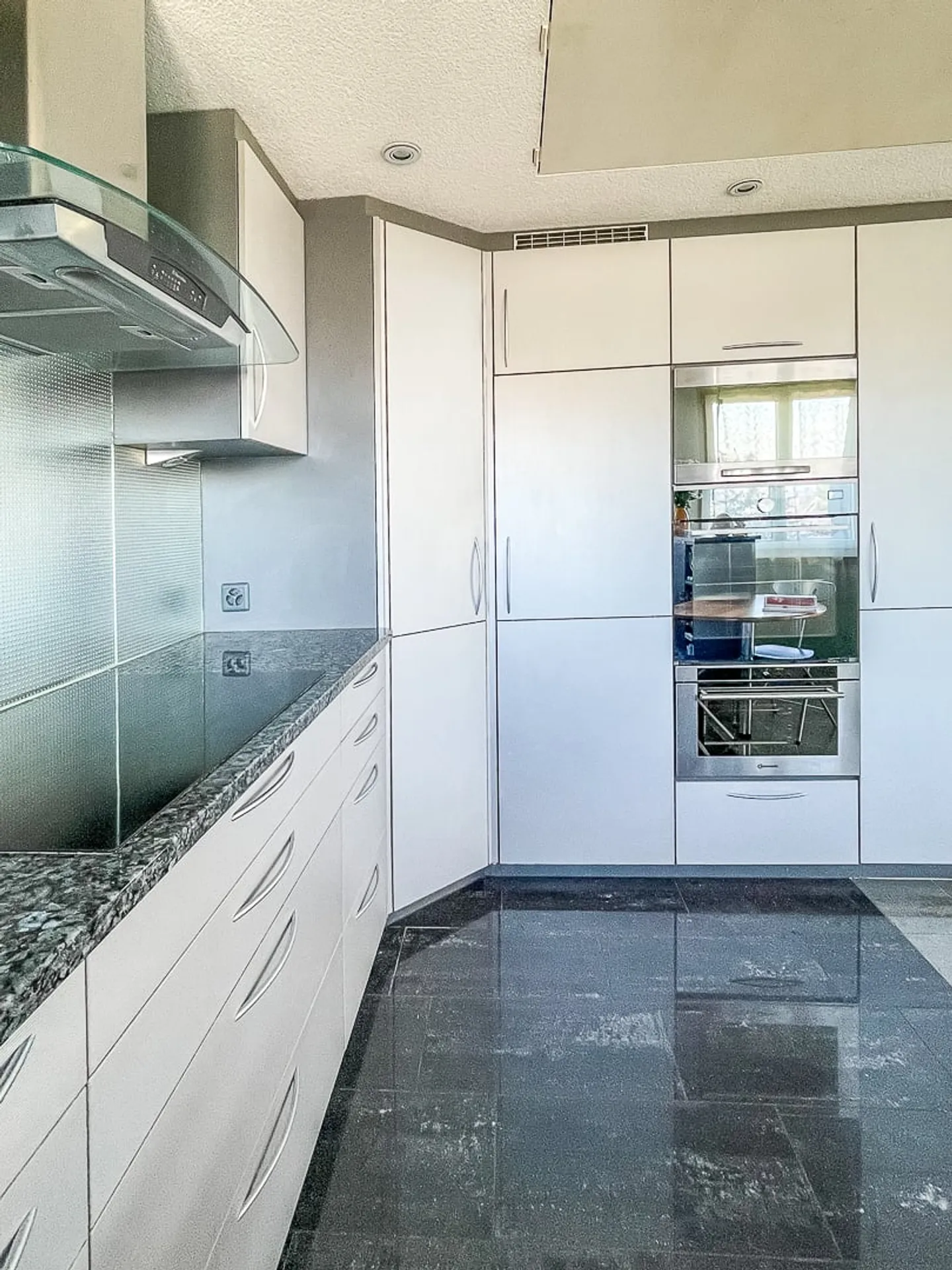 Coming Soon: Charming 5.5-Room Single-Family House with Jacuzzi in Würenlingen - Photo 5 of 13