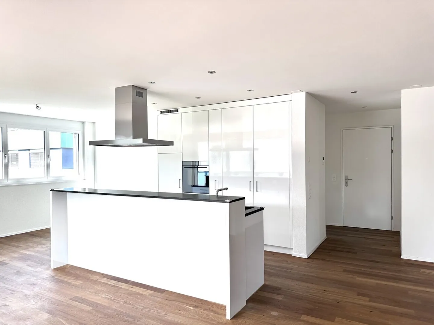 Appartamento esclusivo di 4,5 stanze con grande terrazza, centrale e tranquillo nel complesso residenziale 'Radius Plus' - Foto 3 di 13