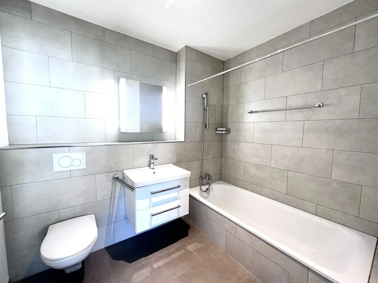 Appartamento esclusivo di 4,5 stanze con grande terrazza, centrale e tranquillo nel complesso residenziale 'Radius Plus' - Foto 11 di 13