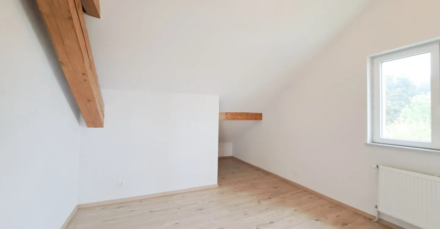 Luminoso appartamento di 2,5 locali nuovo in mansarda - Foto 2 di 4