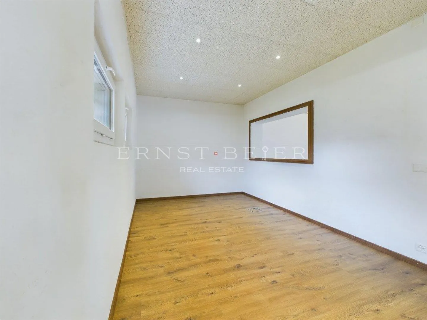 Gewerbepassage mit Schaufenstern - Foto 7 von 13