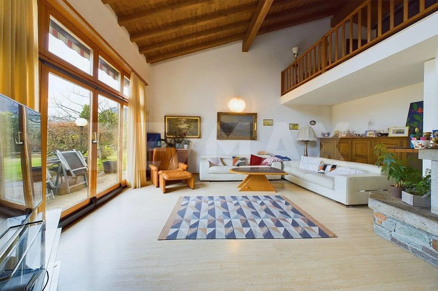 Elegant family residence, lush garden and quality details - Photo 4 of 13