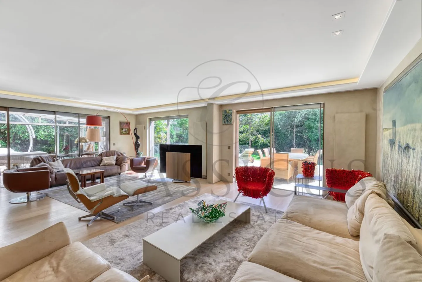 A rare family house with garden, swimming pool and approx. 440 m² of usable space - Photo 2 of 13