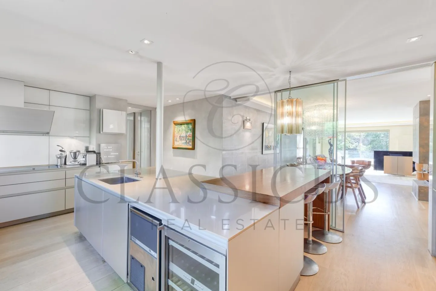 A rare family house with garden, swimming pool and approx. 440 m² of usable space - Photo 8 of 13