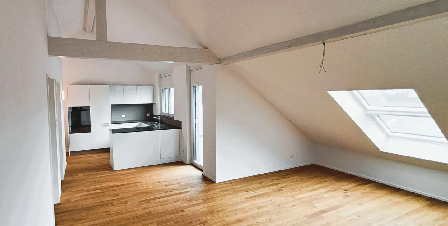 Vivere con fascino: Appartamento mansardato a Lommiswil - Foto 4 di 14