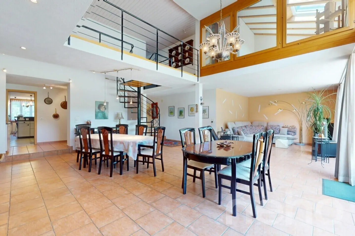 Family-friendly house with large plot and expansion options - Photo 4 of 13