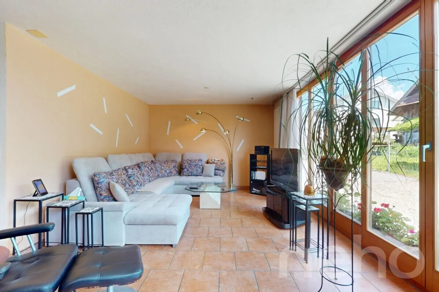 Family-friendly house with large plot and expansion options - Photo 7 of 13