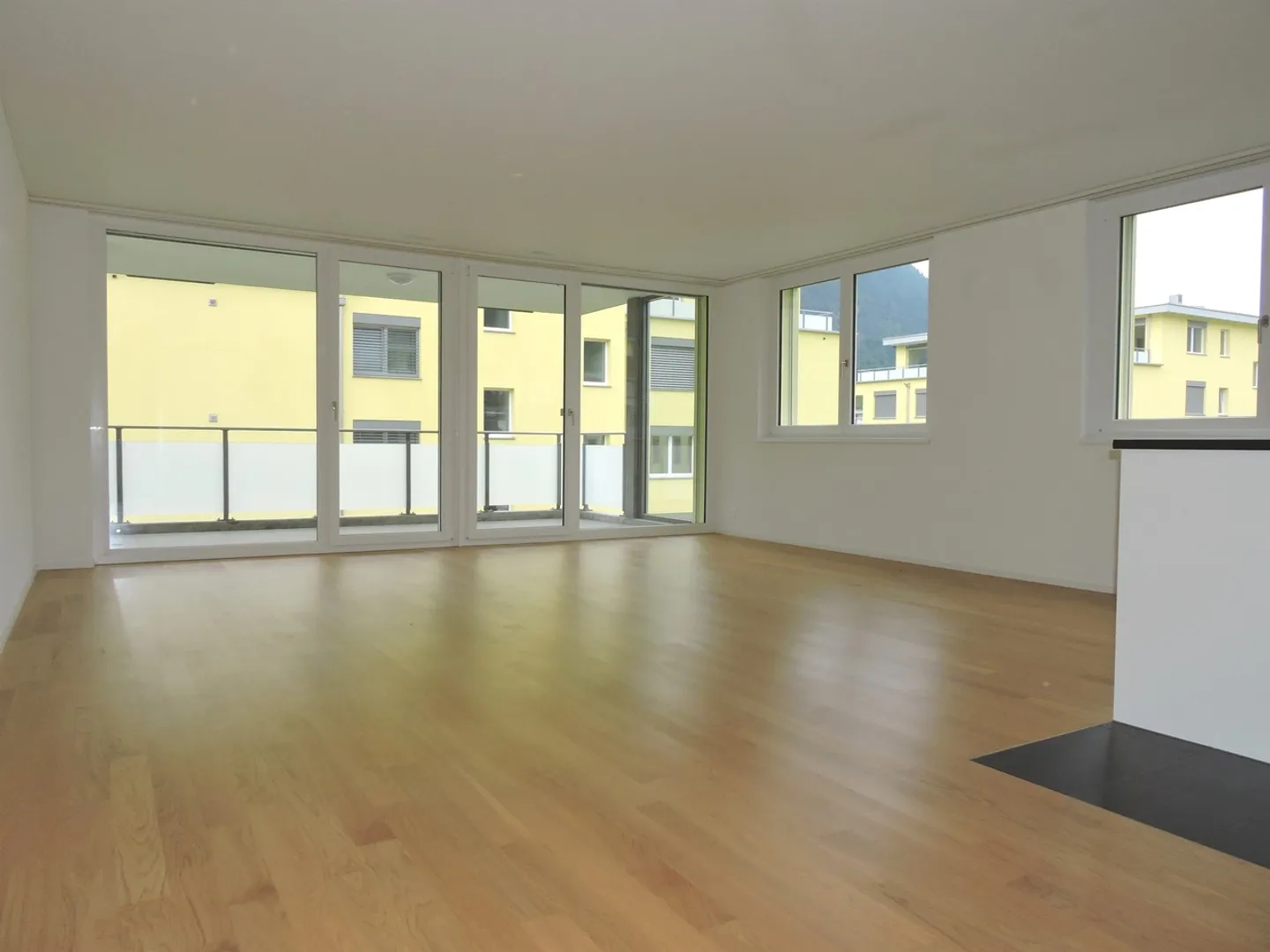 3.5 Room Apartment - Photo 4 of 13