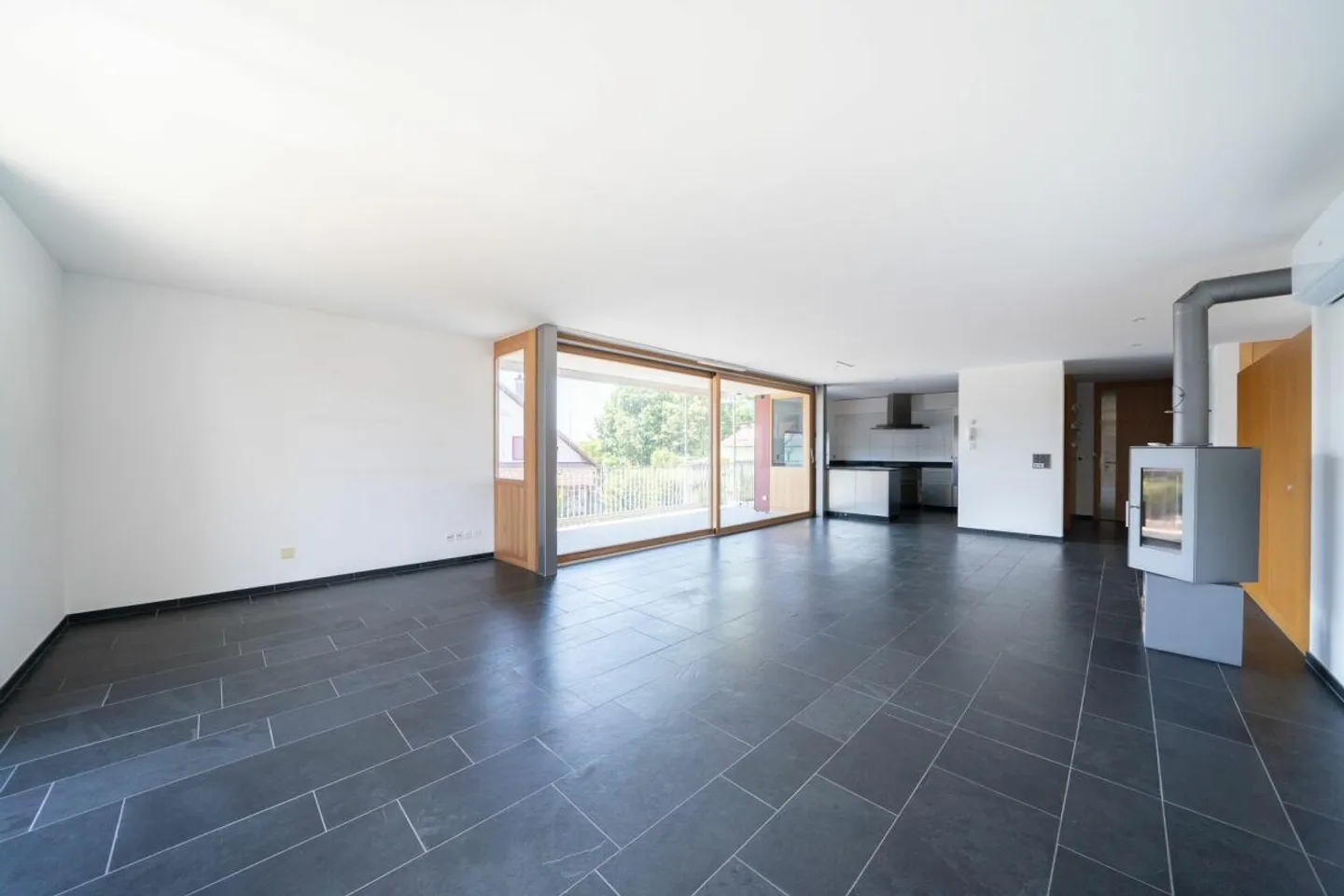Appartamento soleggiato di 4.5 locali con grande comfort e vicinanza al Reno - Foto 4 di 13