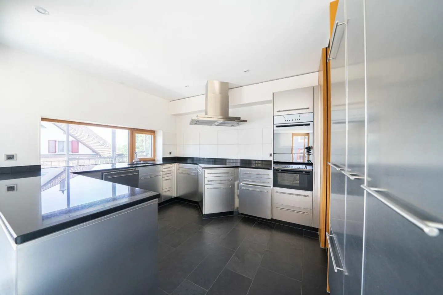 Appartamento soleggiato di 4.5 locali con grande comfort e vicinanza al Reno - Foto 6 di 13