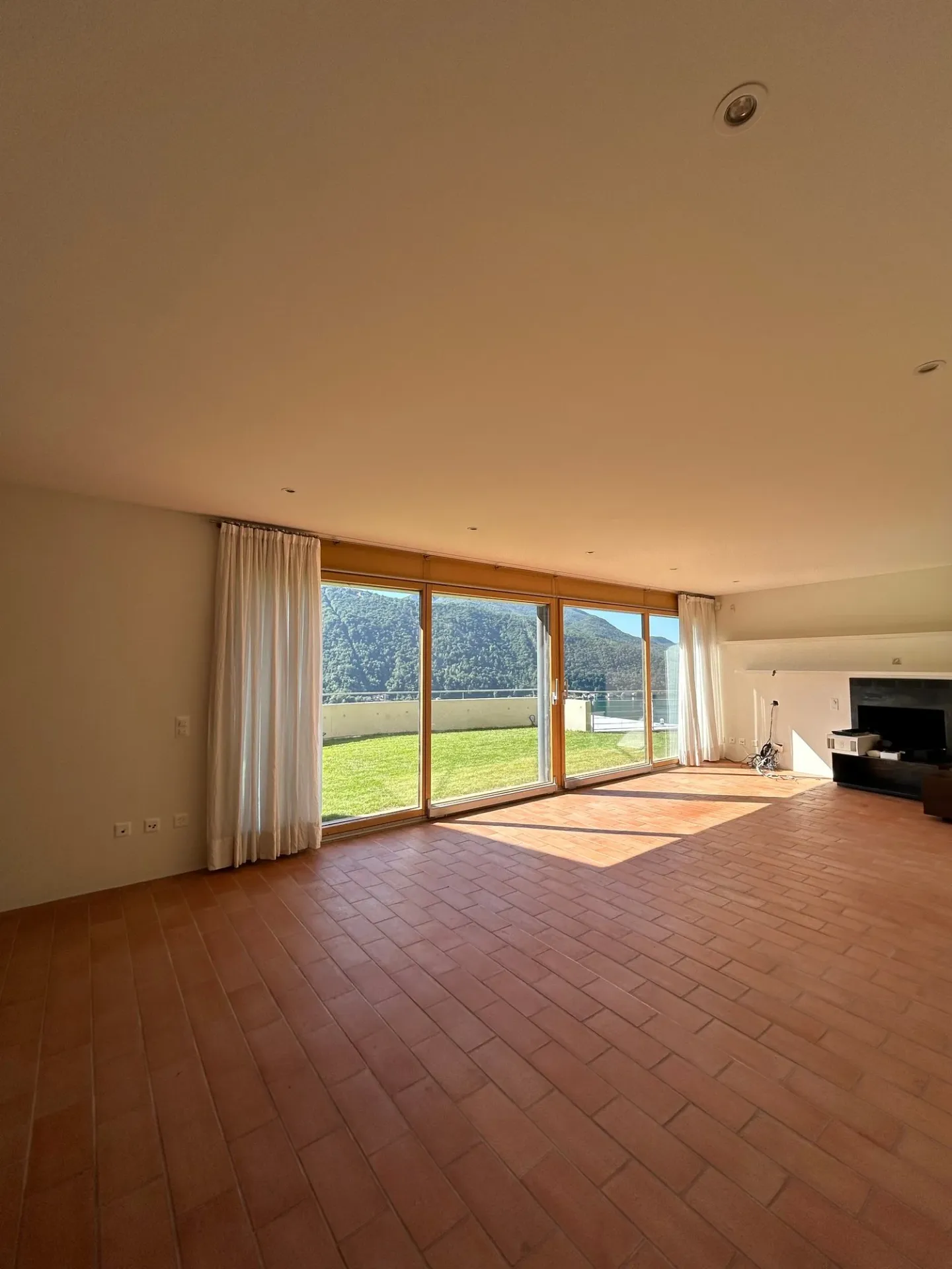 VICO MORCOTE - Villa individuelle avec 4,5 pièces et vue panoramique à vendre - Photo 2 sur 17