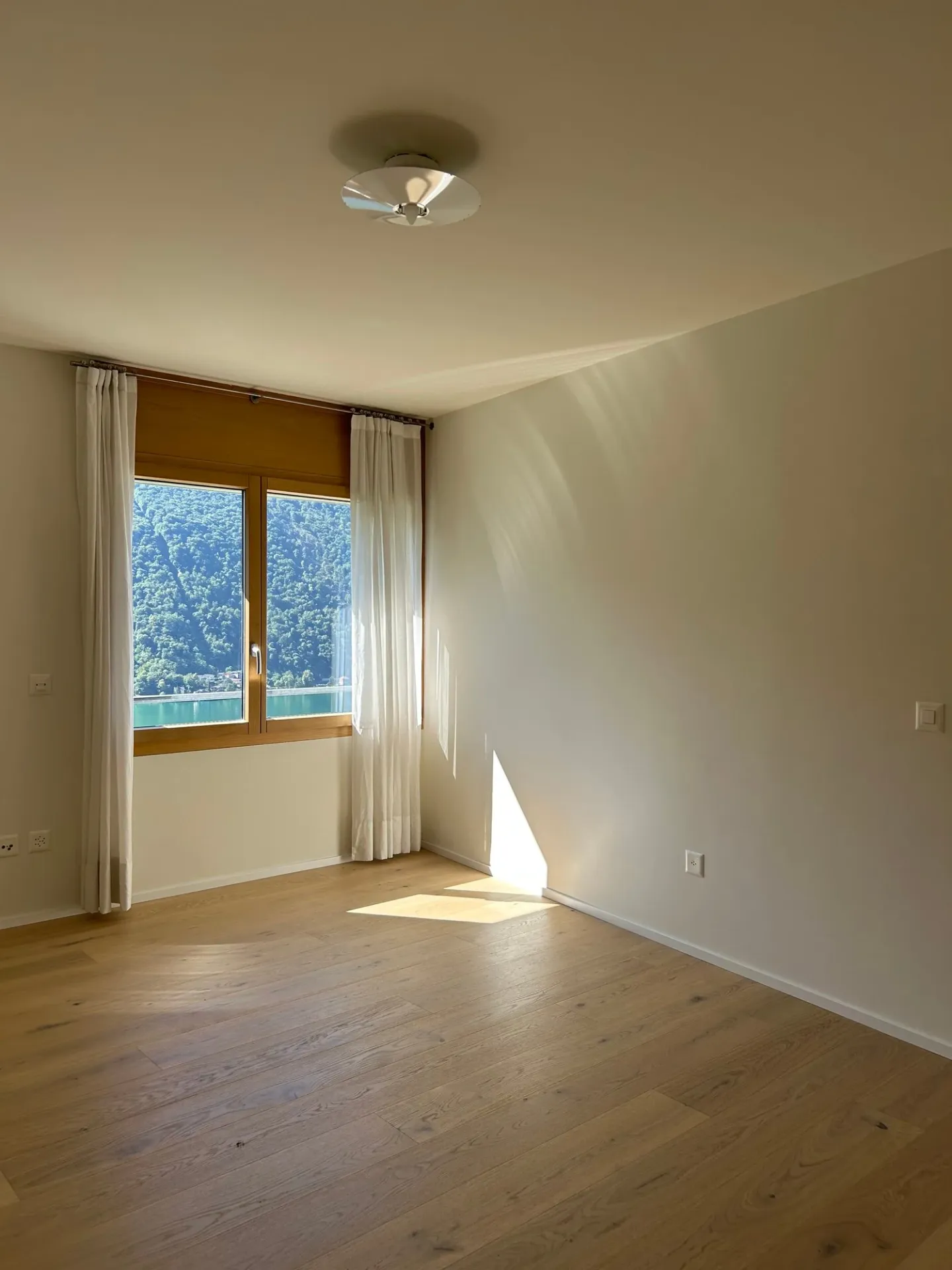 VICO MORCOTE - Villa individuelle avec 4,5 pièces et vue panoramique à vendre - Photo 14 sur 17