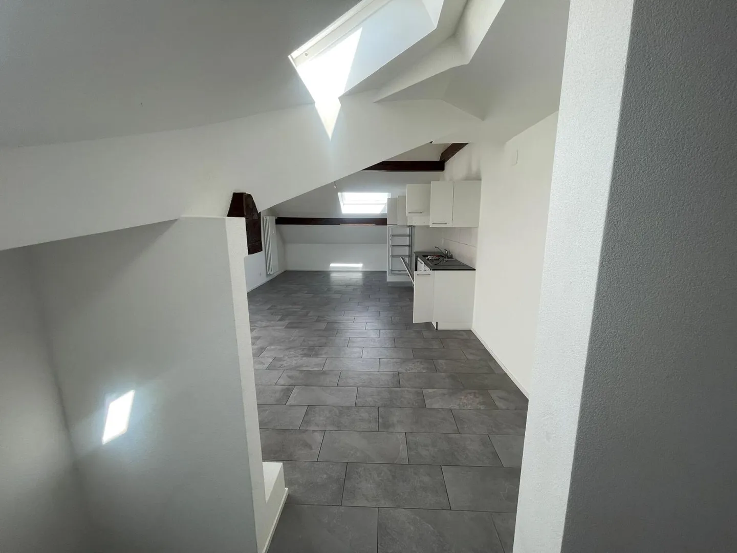Bel appartement de 3,5 pièces au 3ème étage avec jardin commun - Photo 4 sur 12