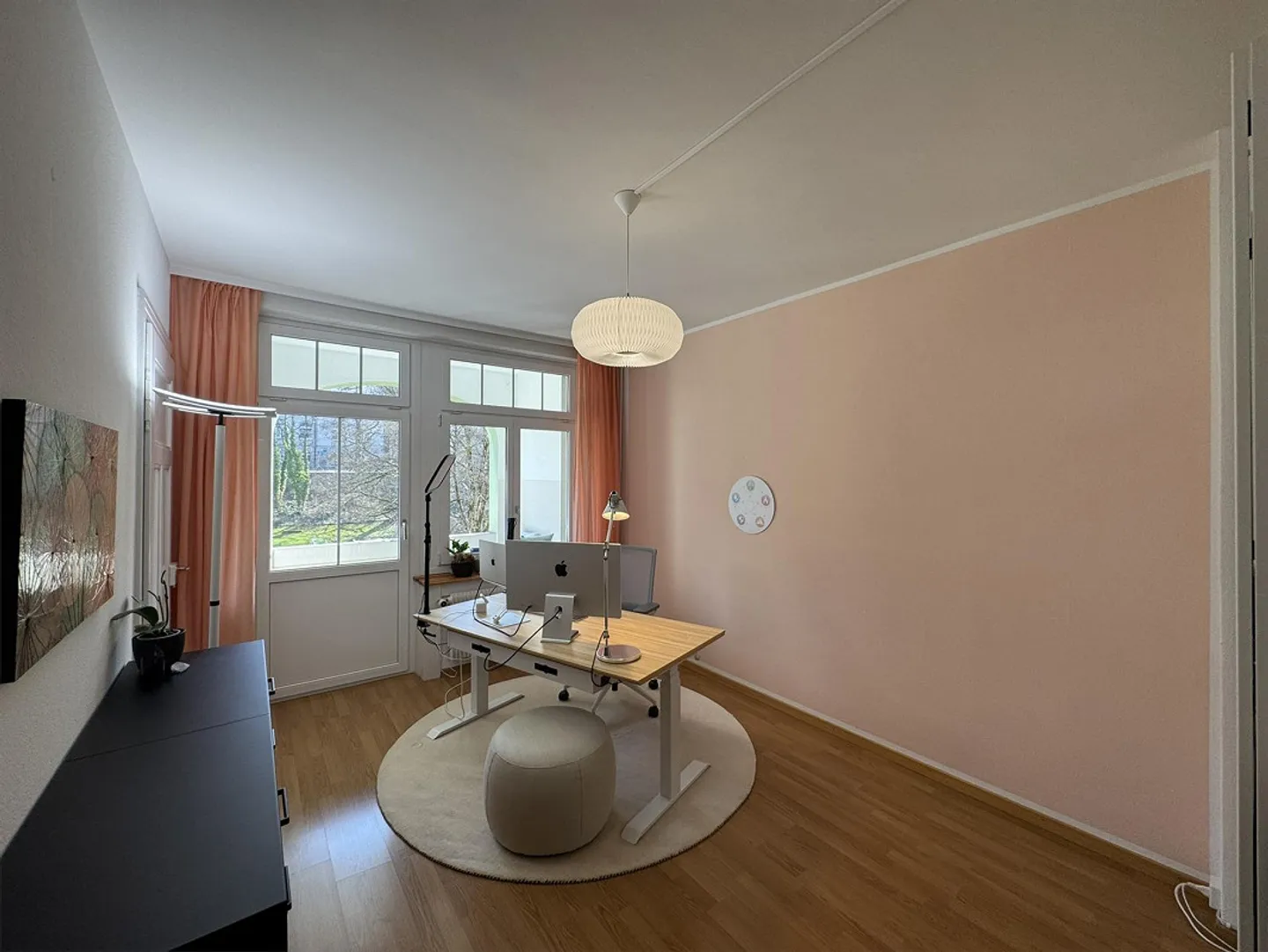 Charming 4-room old building apartment with balcony + view - Photo 3 of 10