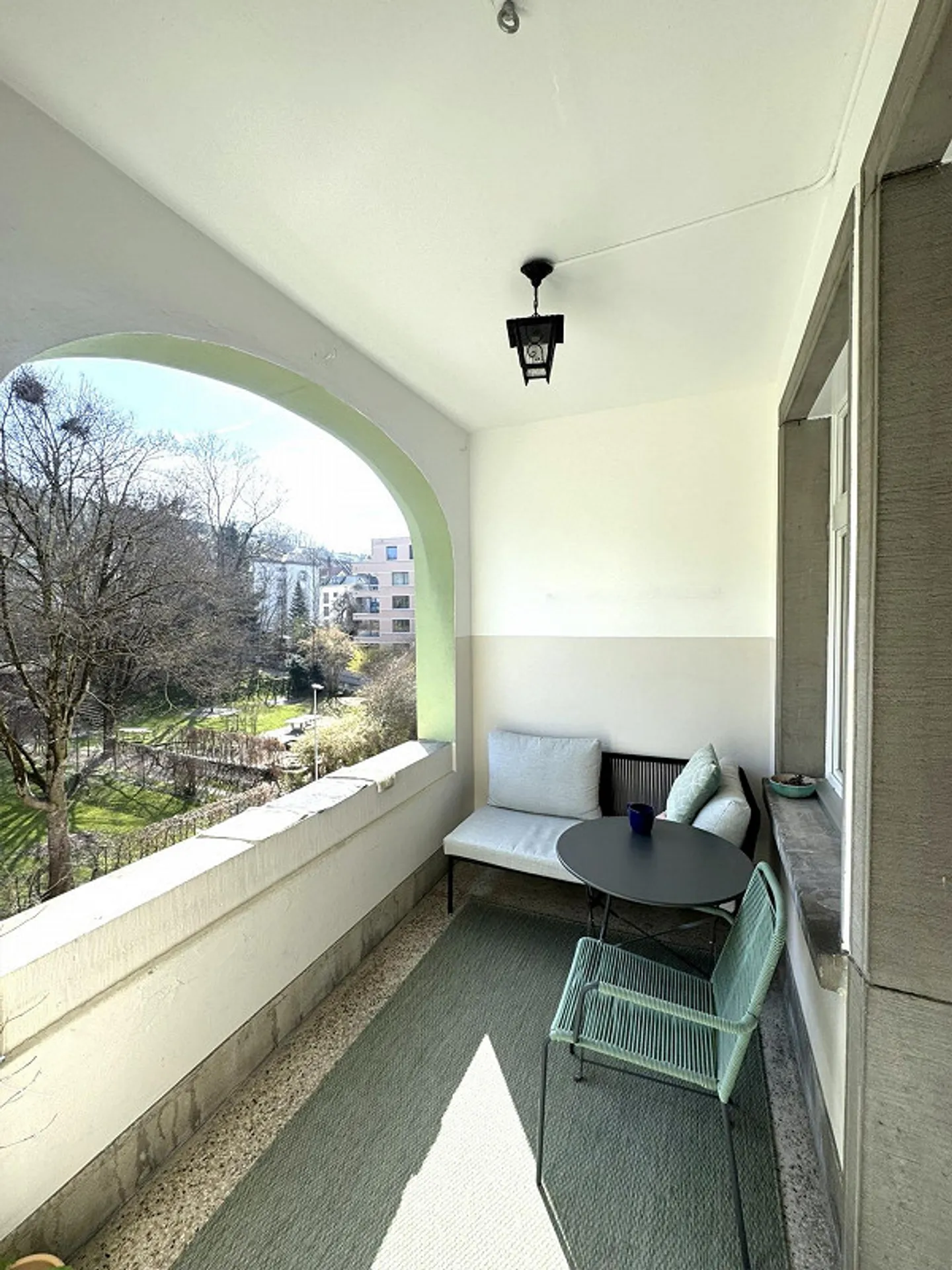 Charming 4-room old building apartment with balcony + view - Photo 4 of 10