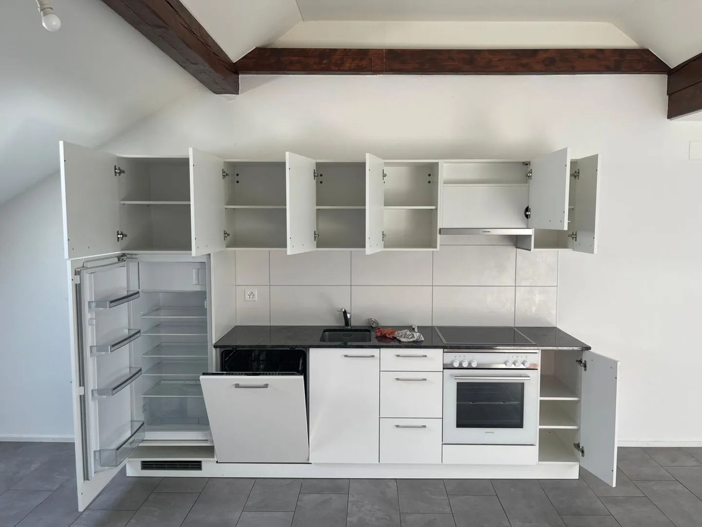 Bel appartement de 3,5 pièces au 3ème étage avec jardin commun - Photo 2 sur 12