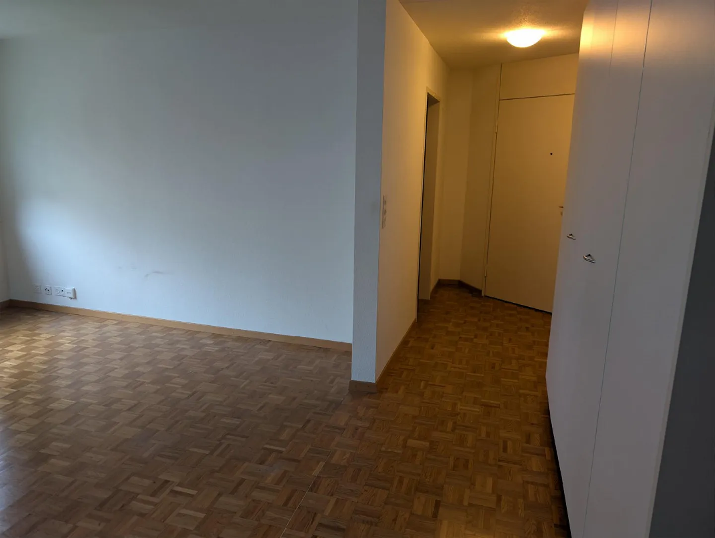2.5 room apartment in a central location - Photo 2 of 5