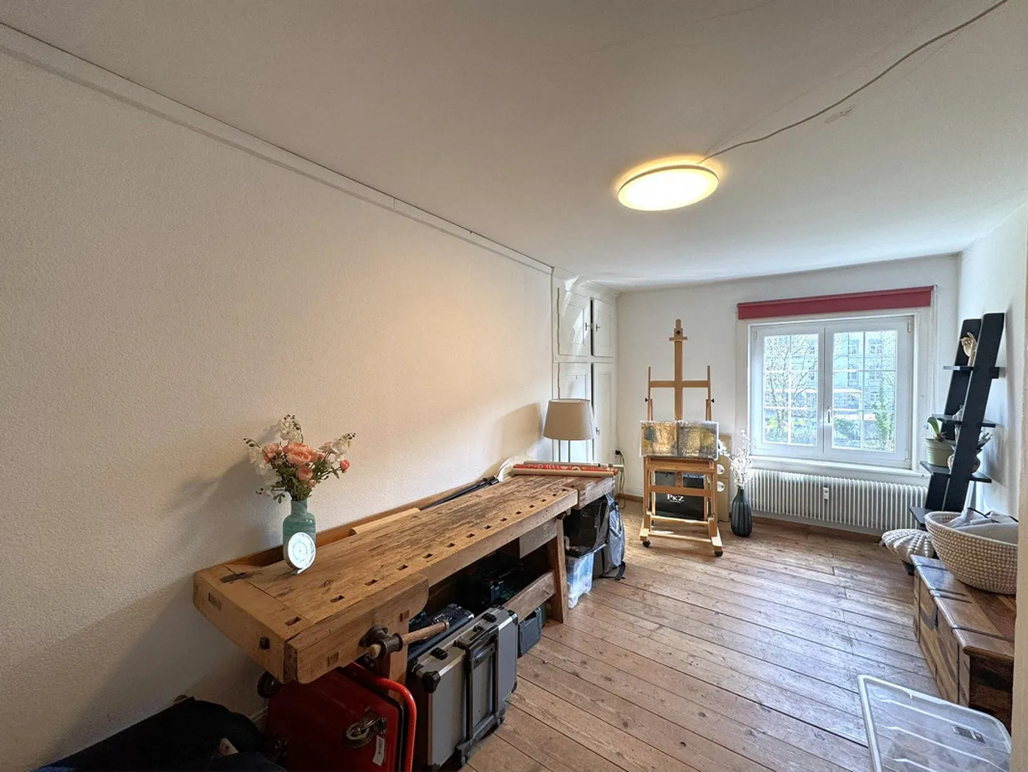 Charming 4-room old building apartment with balcony + view - Photo 8 of 10