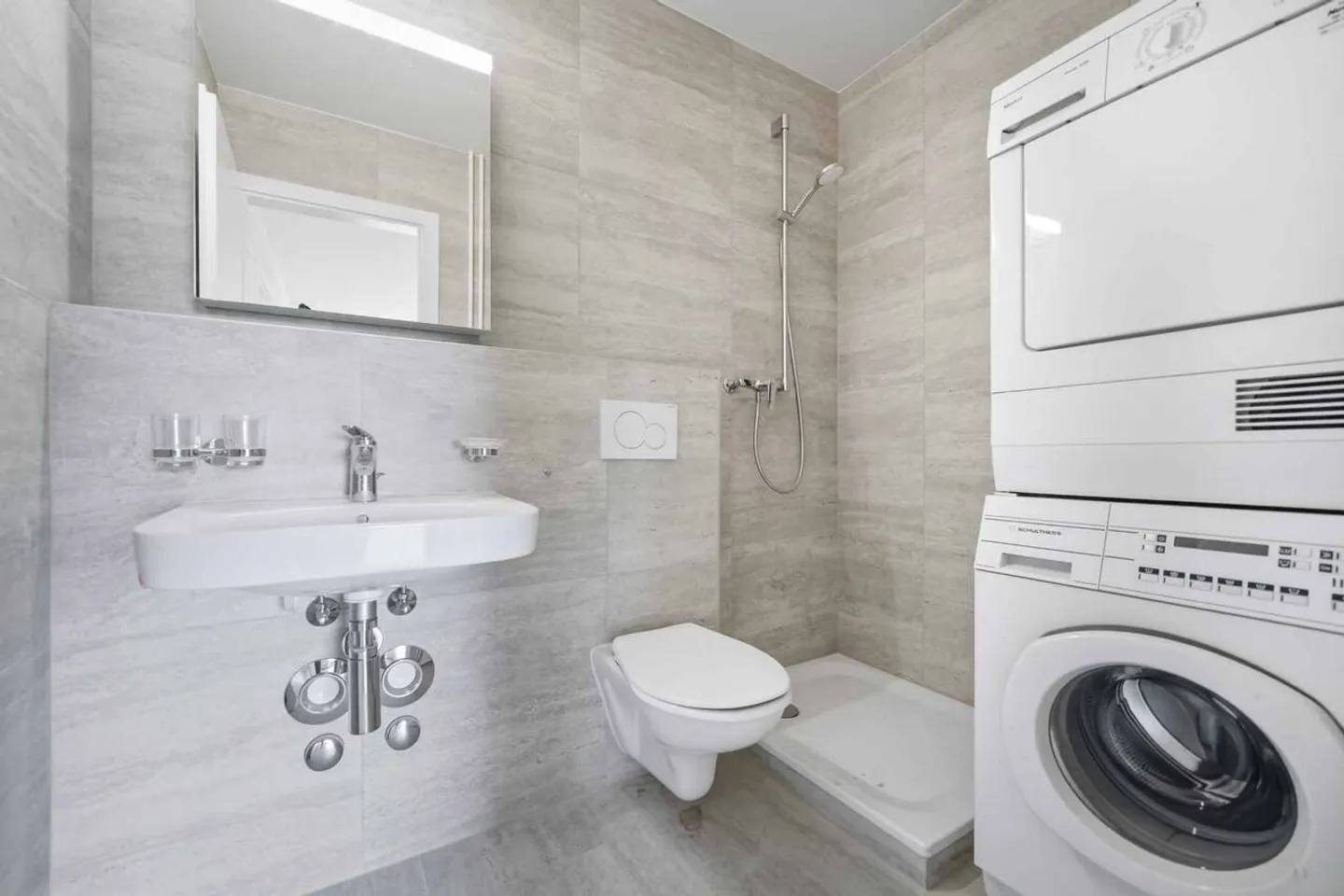 Superbo appartamento ristrutturato di 3,5 locali con vista lago - Foto 5 di 6